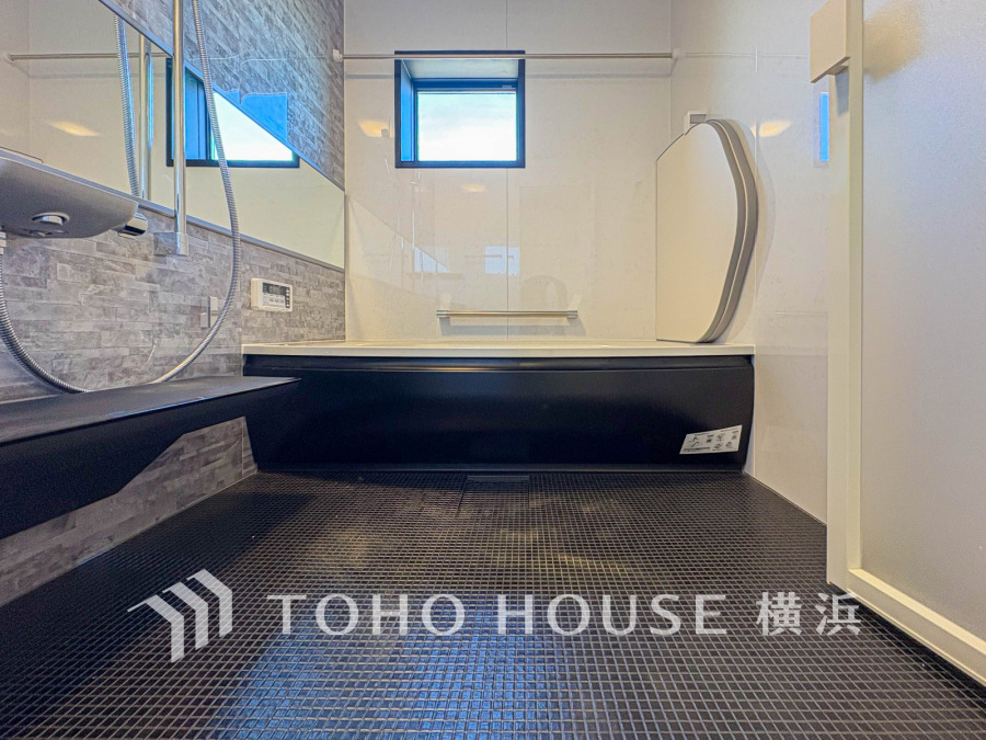 1日の疲れを取り心身を癒すことができる住まいの中のリラクゼーション空間、リラックスできるよう優しいカラーをチョイスしました。時を忘れるほどのんびりできる空間に。