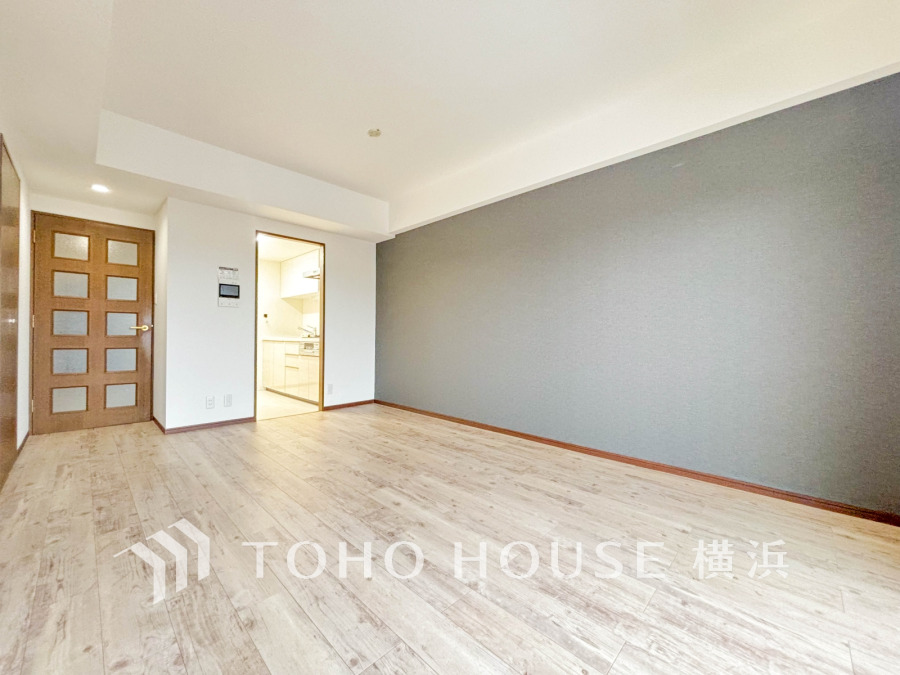 光と風が溢れる開放的なリビングダイニングには自然と家族みんなが集まってきます。明るく穏やかな空気の中で飲んだり、食べたり、笑ったり。