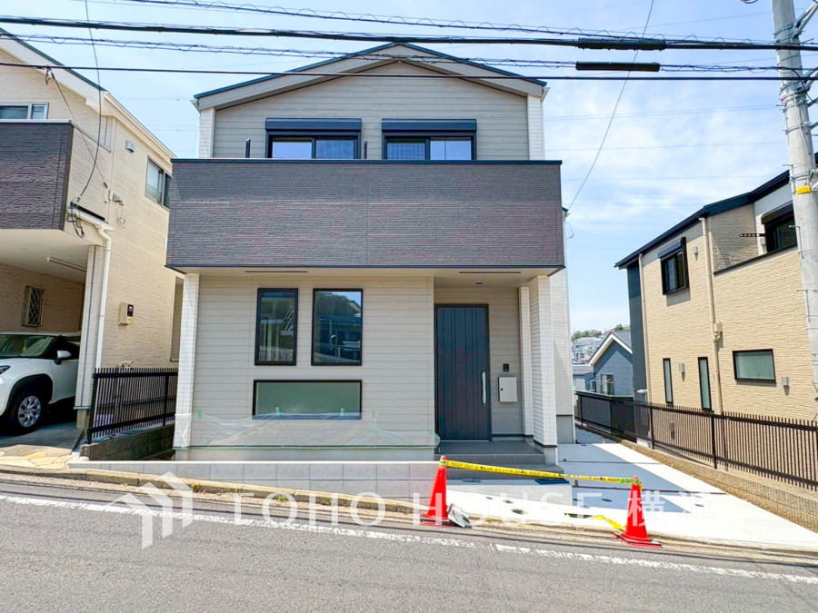 爽やかな青空の下に贅沢なほどに降り注ぐ陽光、豊かな居住性と、クオリティが見事に調和した住空間は、住まうことの喜びを感じさせてくれます。