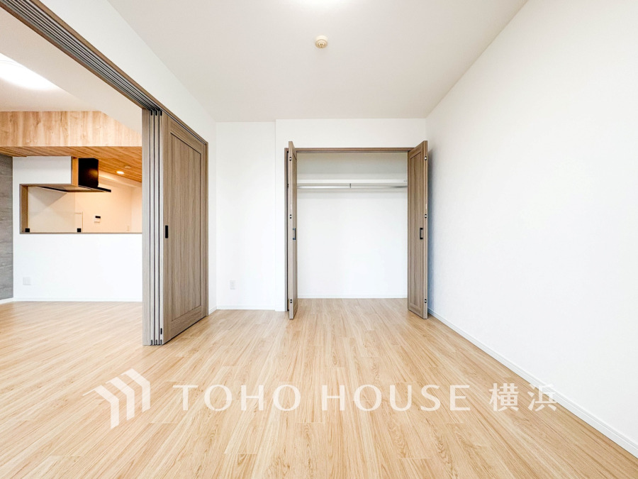 リビングに隣接した洋室は、引き戸を開け放してLDK空間を共有しながら開放的に使うこともできます。
