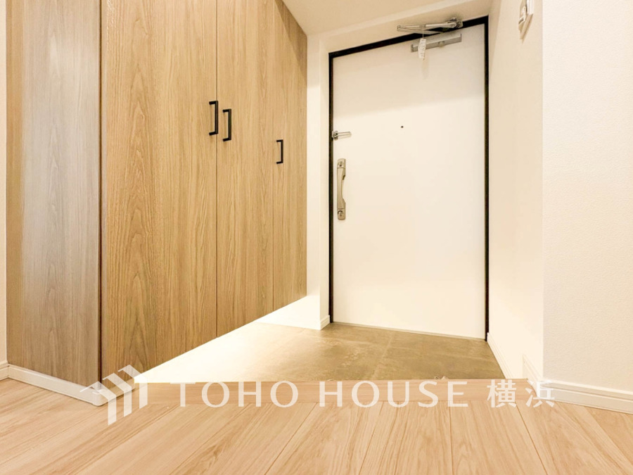 居住者の帰り、訪れる方を優しく迎える・安らぎに満ちた生活空間を予感させる。健やかな暮らしを楽しめそう。