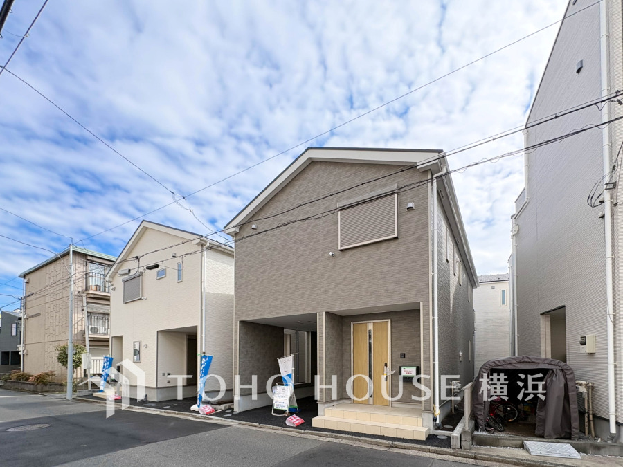 その邸が魅せる、気品・上質・重厚感・極細やかさ、そのすべては訪れた者に安らぎと品性を与える特別な空間です。ここに住むからこそ意味がある。すべての始まりをここから迎えます。