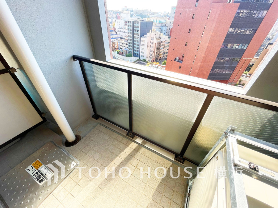 南西向きの明るいバルコニー。爽やかな風を感じ、暖かな光を浴びて、快適な暮らしをここから。
