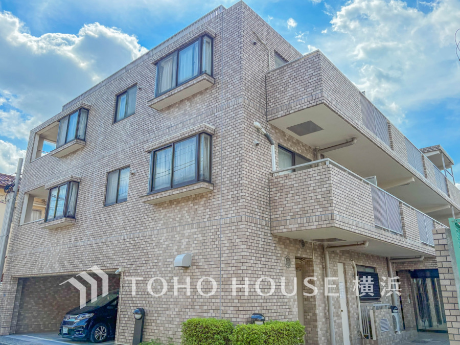 穏やかな風と陽光を導き、プライバシーに配慮された設計プランを採用し、居住性を一段と心地よいものにしています。周辺環境とのコラボレーションにより明るく開放的な空間を演出。