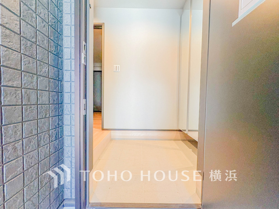 清潔感溢れる玄関がお出迎えする本邸宅の物語は、ここから始まる日常を期待させます。この場所には「希望」と「優越」で包み込んでくれる「特別」な空間があります。