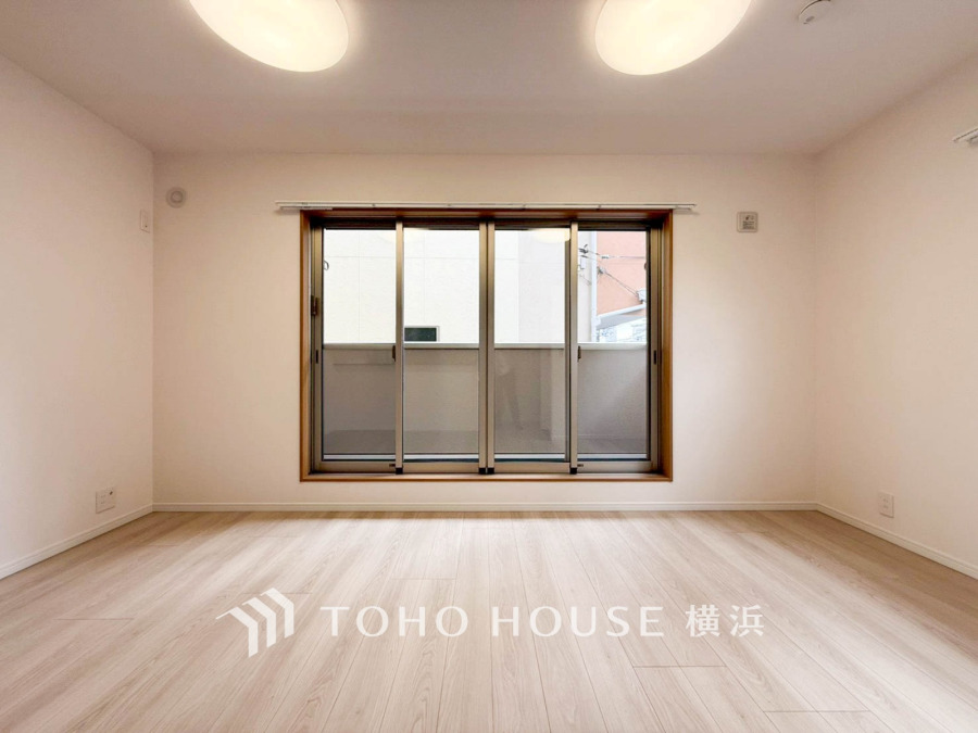 光と風があふれる開放的なリビングダイニングには自然と家族みんなが集まってきます。明るく穏やかな空気のなかで飲んだり、食べたり、笑ったり。