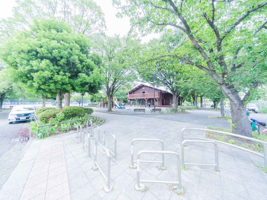 永田みなみ台公園　約700ｍ
