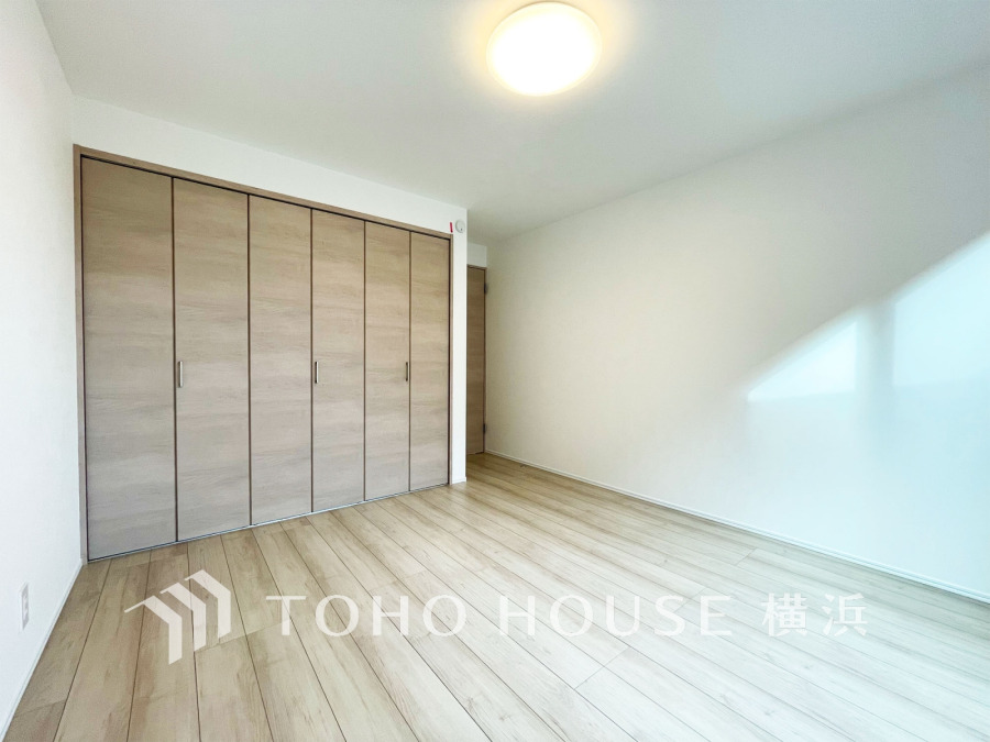 ゆとりと収納を確保した洋室。心豊かなひとときを過ごすための大切な空間です。
