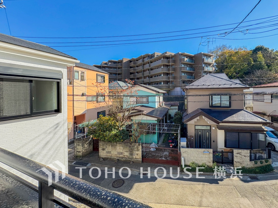 陽当たり良好な住宅街の眺望。落ち着いた環境で快適な暮らしを実現します。