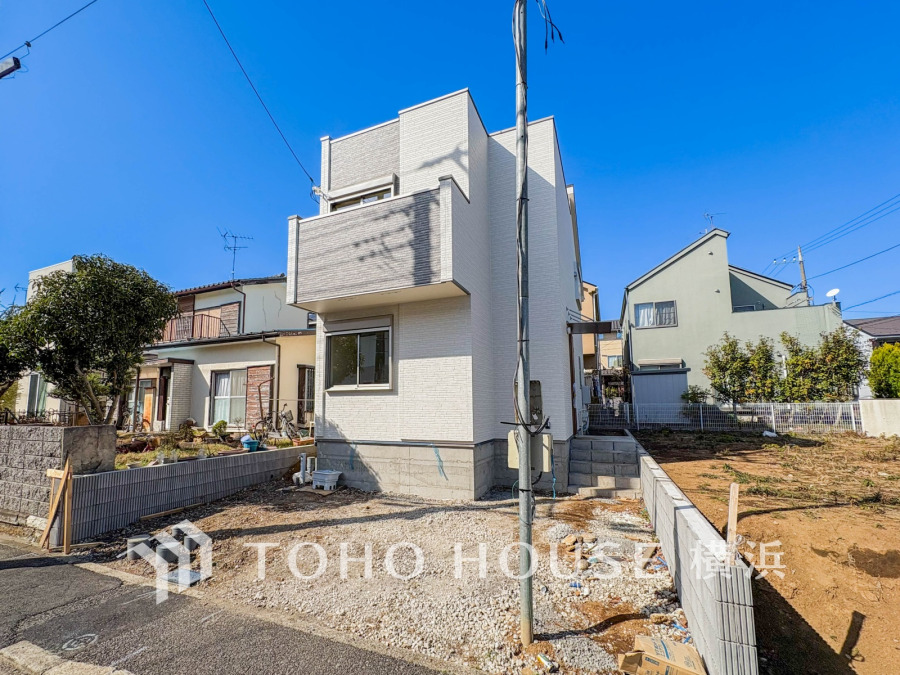 明るい陽射しが差し込む新築戸建て、閑静な住宅街に位置し快適な暮らしを実現します。