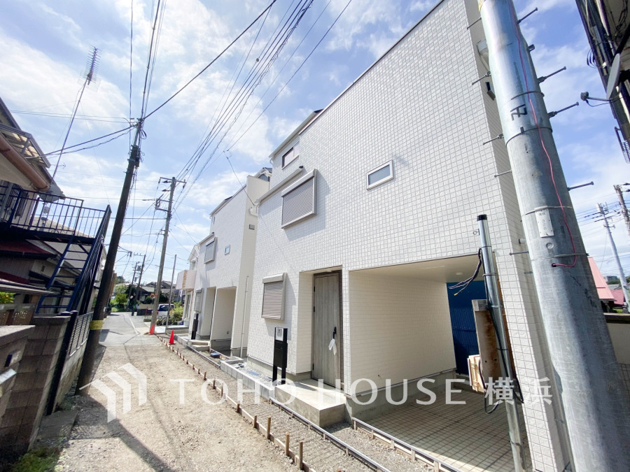 爽やかな青空の下に贅沢なほどに降り注ぐ陽光、豊かな居住性と、クオリティが見事に調和した住空間は、住まうことの喜びを感じさせてくれます。