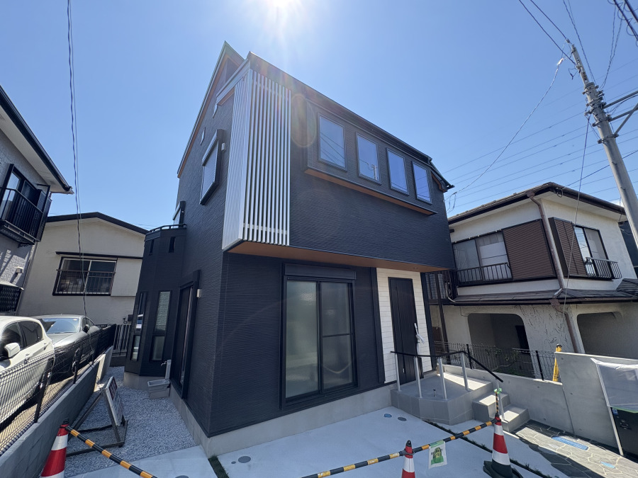爽やかな青空の下に贅沢なほどに降り注ぐ陽光、豊かな居住性と、クオリティが見事に調和した住空間は、住まうことの喜びを感じさせてくれます。