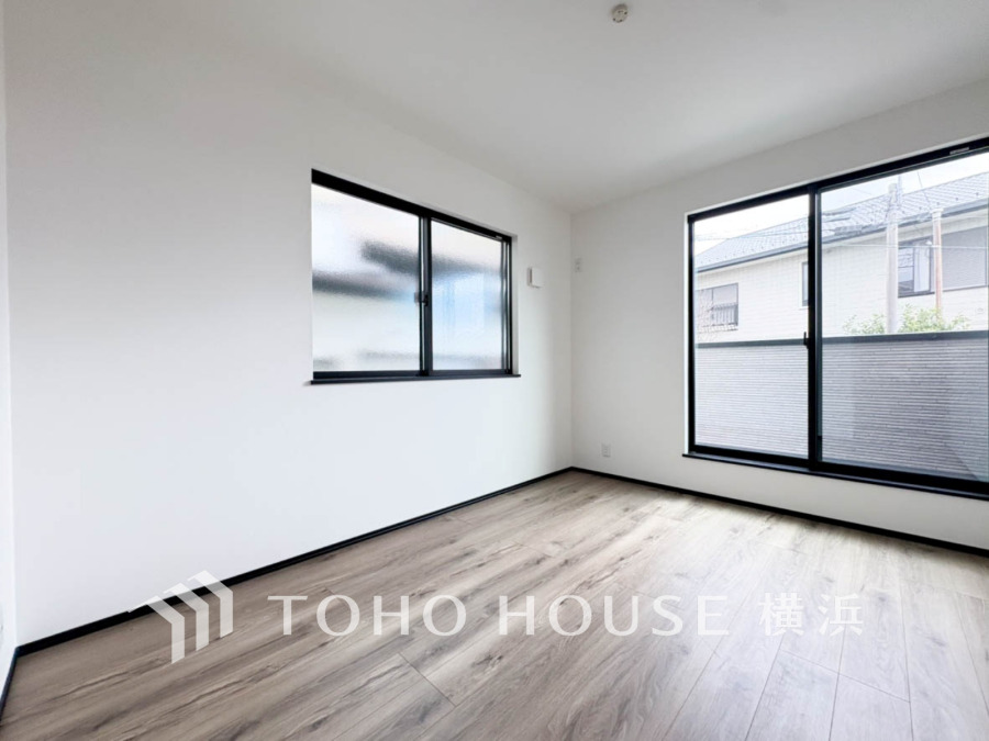 家族一人ひとりの大切なプライベート空間。趣味・感性で個性的に飾って頂けるようシンプルに仕上げてあります。自分時間を充実させながら心豊かなひとときを過ごすための大切な空間。