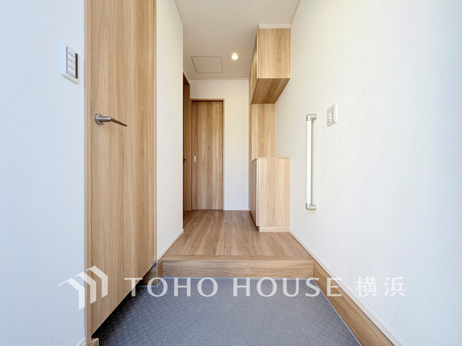 居住者の帰り、訪れる方を優しく迎え、やすらぎに満ちた生活空間を予感させる。健やかな暮らしを楽しめそう。