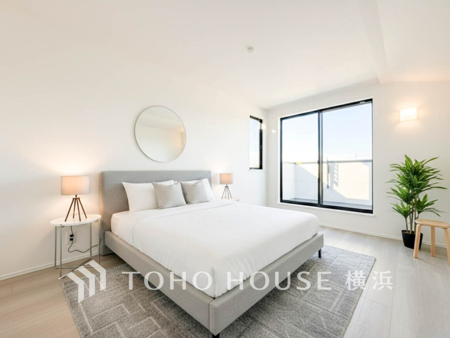 穏やかな寛ぎを届ける上質仕様のゆとりあるお部屋。自分時間を充実させながら心豊かにできるプライベート空間。（家具・調度品はAI加工です）