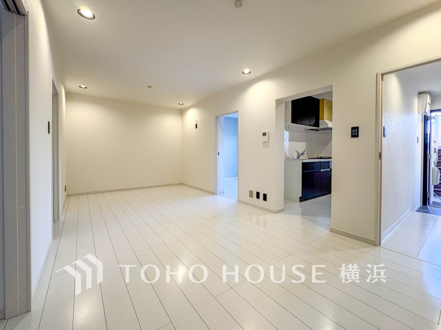 和やかで洗練された空間の演出。寛ぎとコミュニケーションを育む居心地のよい場所。