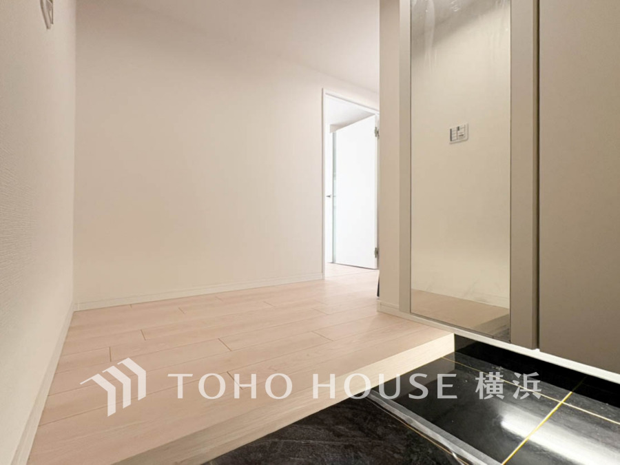 居住者の帰り、訪れる方を優しく迎える・安らぎに満ちた生活空間を予感させる。健やかな暮らしを楽しめそう。