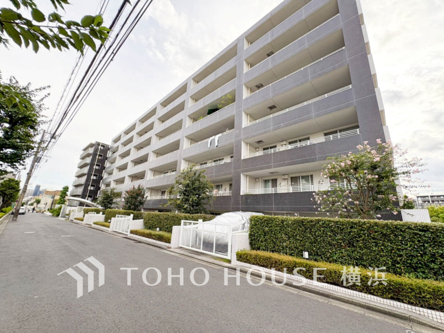 街に溶け合う美しい景観を生み出しているにも関わらず、採光や風通しを考えて設計された間取り。外観だけでなく、そこに住まうご家族の心地よさが最優先されますように。 
