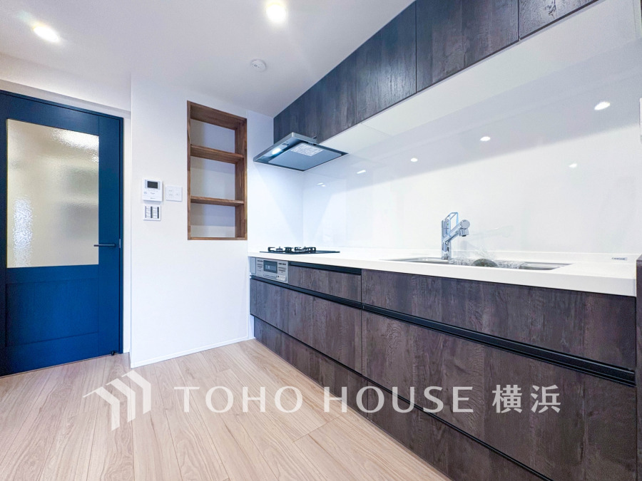 誰もが使いやすいデザインにこだわったキッチン。プライベートスペースを彩るインテリアとしての美と、快適な日常を支える機能性と強さがひとつになったキッチンです。