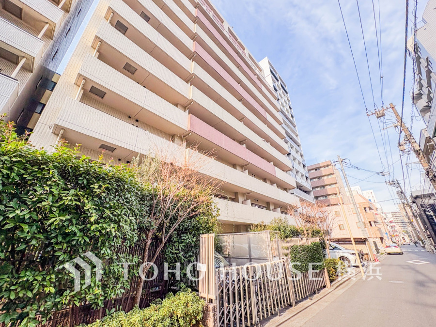 ビッグターミナル「川崎」駅徒歩8分♪爽やかな青空の下に贅沢なほどに降り注ぐ陽光、豊かな居住性と、クオリティが見事に調和した住空間は、住まうことの喜びを感じさせてくれます。