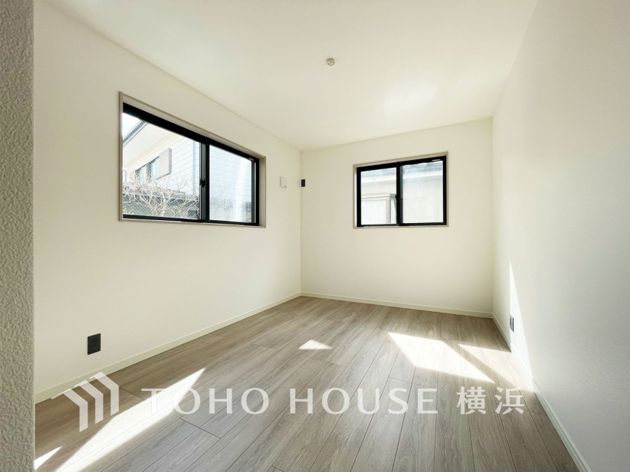 過ぎ行く時間をゆったりと感じることができる落ちついたプライベートルーム。リビングで楽しく過ごした後はゆっくり寛ぎの時間を満喫できます。静かな環境でリラックスタイムを愉しんで。