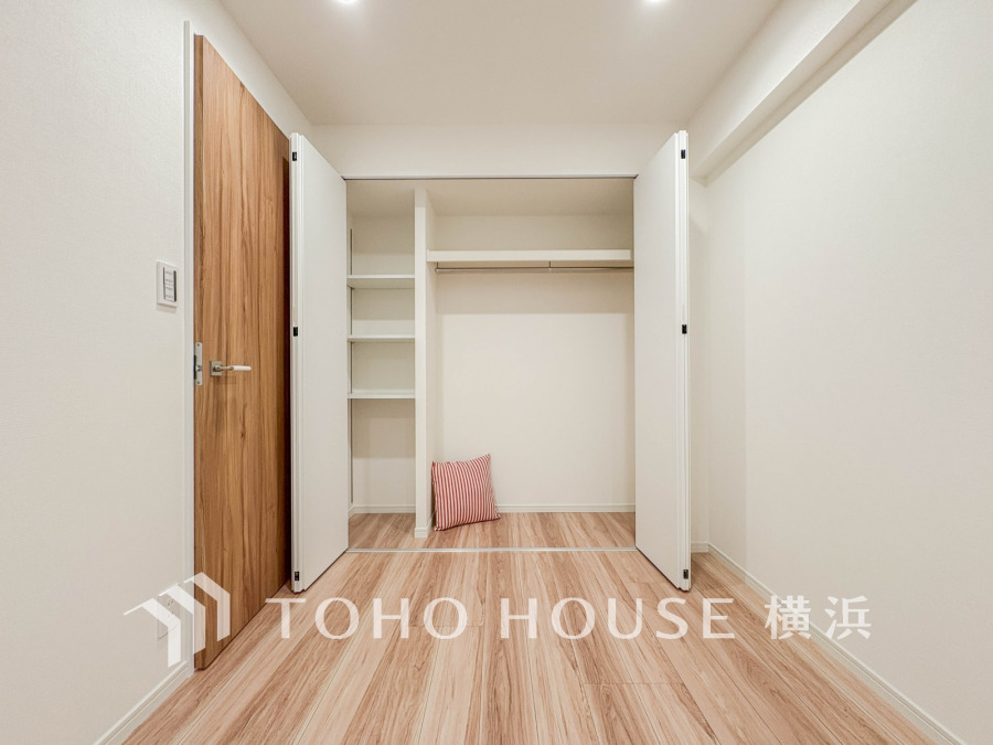 快適に過ごす条件は、一人ひとり違います。飾リ過ぎないシンプルな内装と偏り過ぎないデザインで統一しております。居住していく中でオーナー様だけの【マイホーム】に創り上げて下さい。
