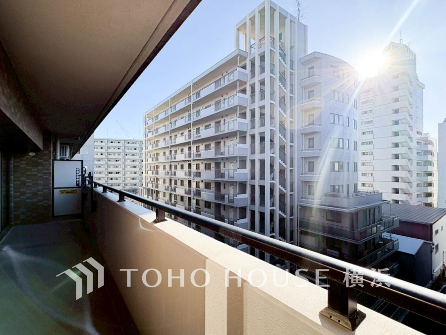 開放感があり、遮るものもなく気持ちのいい景色が広がります。お部屋にも爽やかな風と暖かく柔らかな日差しが差し込み、毎日の暮らしを豊かに彩ります。