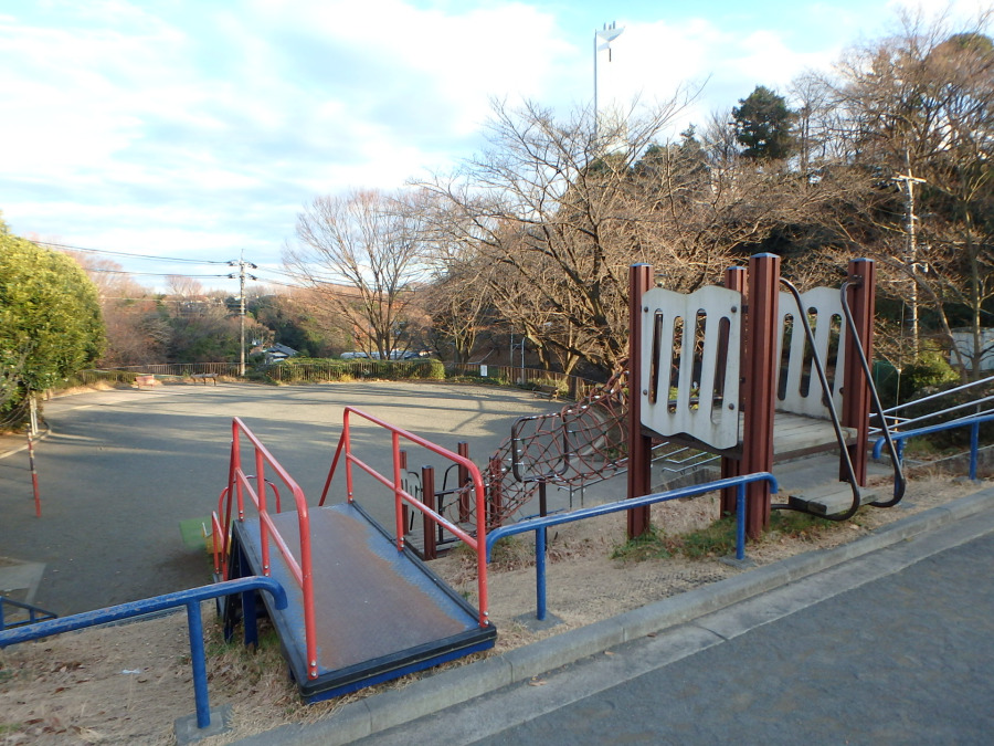 あたご公園　約300ｍ