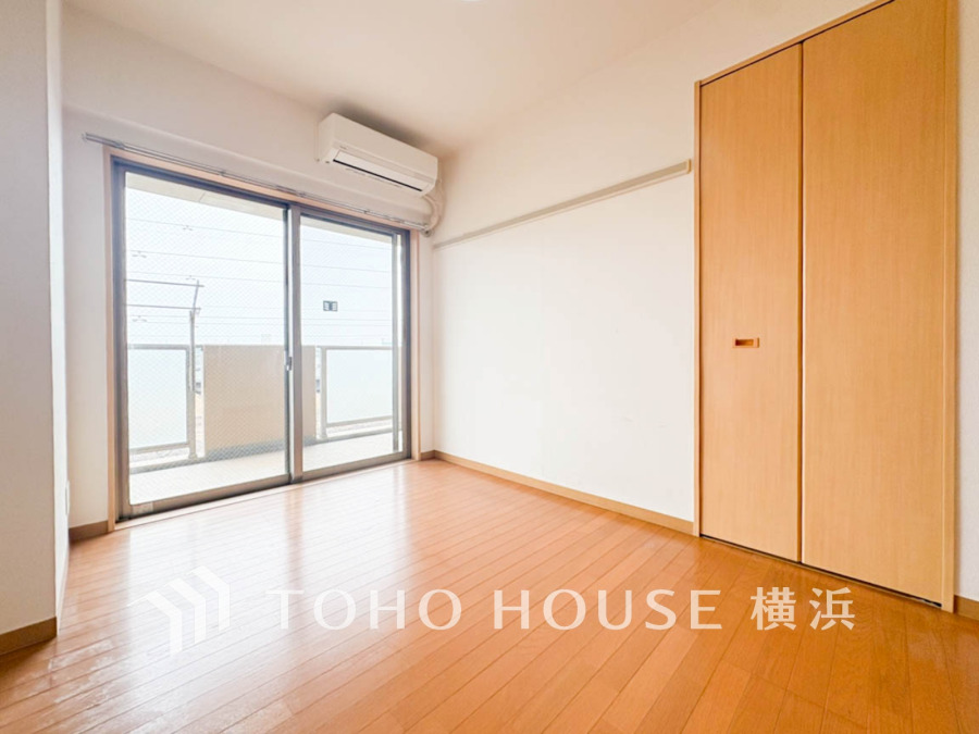 過ぎ行く時間をゆったりと感じることができる落ちついたプライベートルーム。リビングで楽しく過ごした後はゆっくり寛ぎの時間を満喫できます。静かな環境でリラックスタイムを愉しんで。