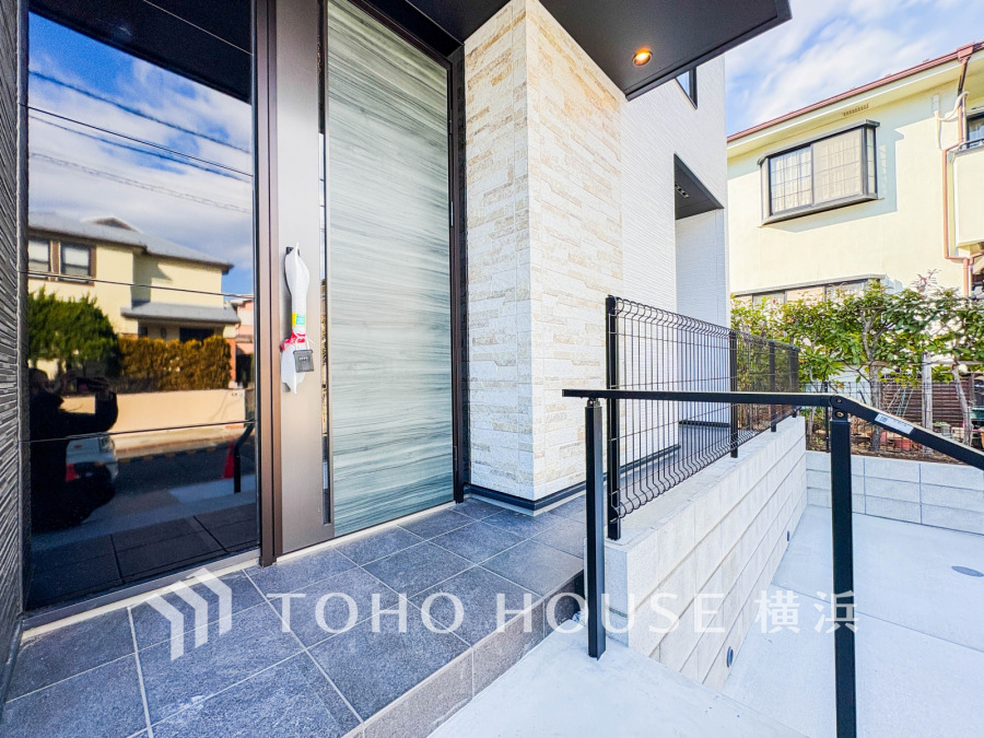 清潔感溢れる玄関がお出迎えする本邸宅の物語は、ここから始まる日常を期待させます。この場所には「希望」と「優越」で包み込んでくれる「特別」な空間があります。