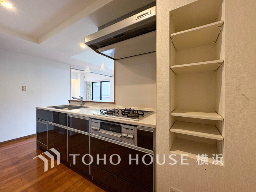 長い時間滞在するキッチンだからこそ、食事の準備を楽しい時間に、忙しい時でもスムーズに無駄なく作業できる、お手入れも簡単にできるなど、毎日を楽しくするキッチンスペースに仕上げました。