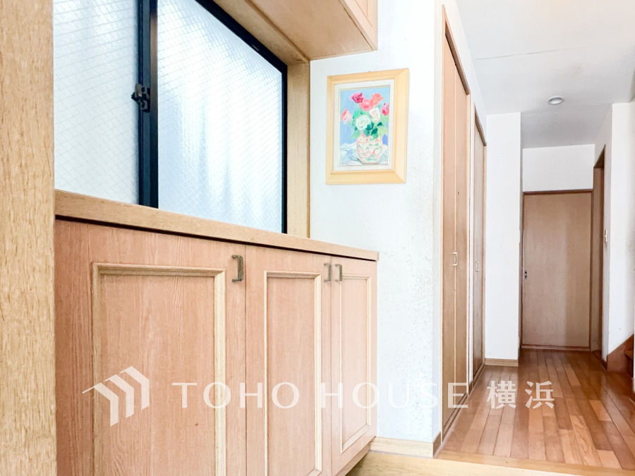 お客様の求める本当の“住み心地”とは何なのか。そのための一手間一工夫を惜しみません。街並みや周辺の環境に呼応しながら、美しく、そして毎日の暮らしを考慮した機能性の高い住まい。