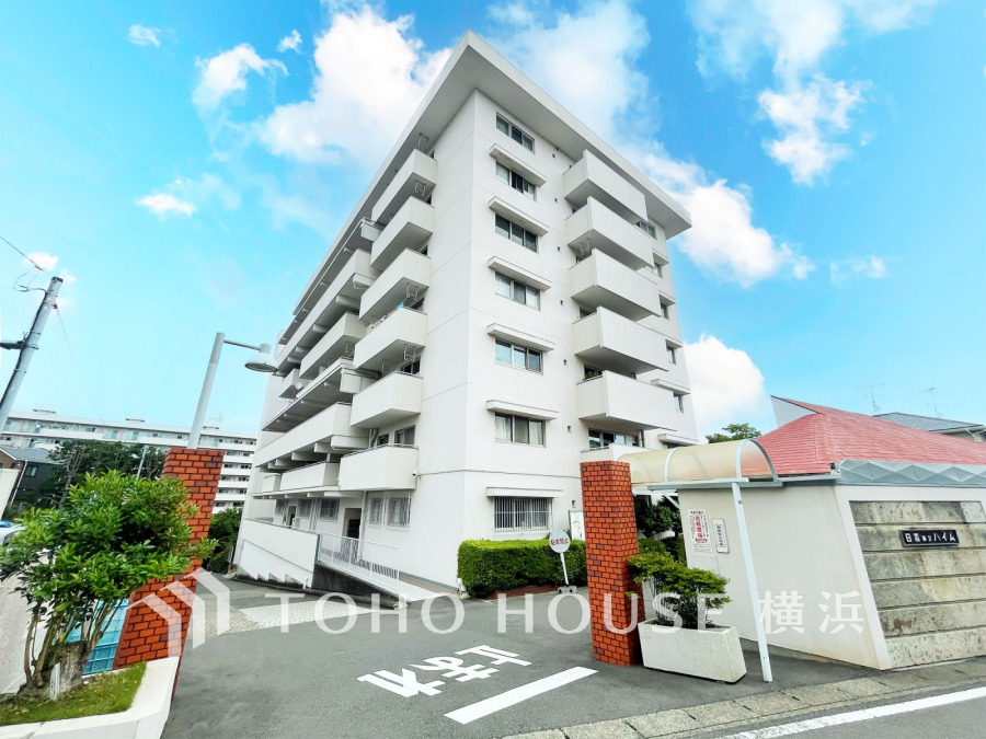 時代が流れても変わらぬ価値、長年の積み重ねがあるからこそのやすらぎを感じる佇まい。どこかノスタルジックでありながら、未来へも続くあたたかな景観は、落ち着きと安心感を感じられることでしょう。