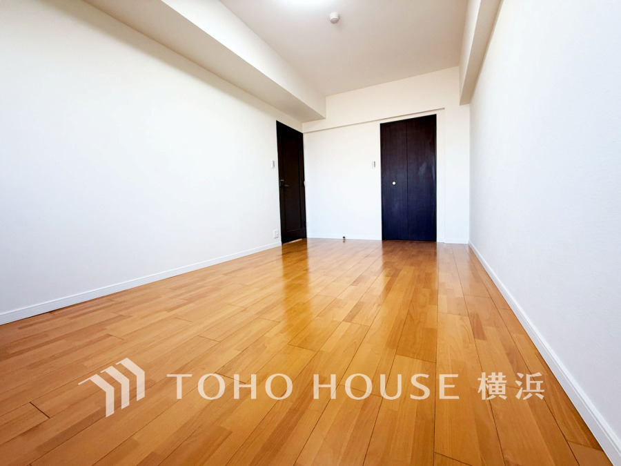 ゆとりと収納を確保した洋室。自分時間を充実させながら心豊かなひとときを過ごすための大切な空間です。
