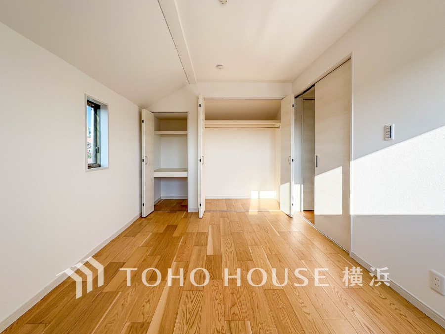 採光もアクセントの一つとして。プライベートルームにはやさしい光が射し込んでいて、この明るい好みの空間で読書をしたり、音楽を聞いたりと一人の時間も充実したものにできます。