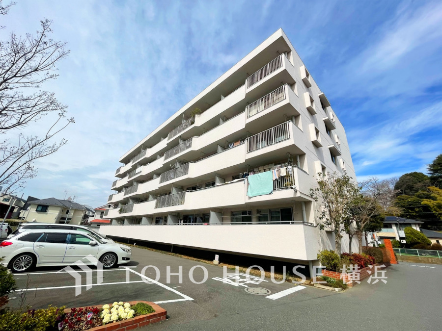 閑静な住宅街に佇む、陽当たり良好なマンション。総戸数237戸のビッグコミュニティです。