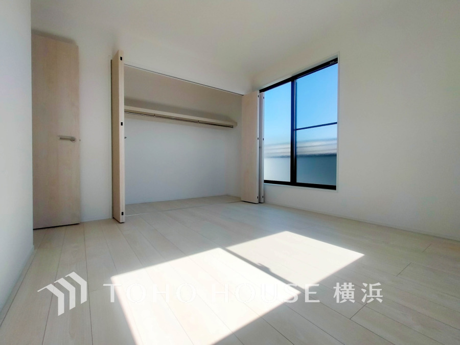 過ぎ行く時間をゆったりと感じることができる落ちついたプライベートルーム。リビングで楽しく過ごした後はゆっくり寛ぎの時間を満喫できます。静かな環境でリラックスタイムを愉しんで。