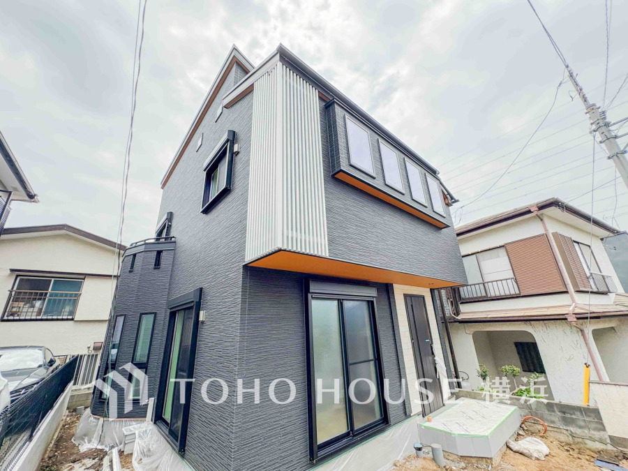 爽やかな青空の下に贅沢なほどに降り注ぐ陽光、豊かな居住性と、クオリティが見事に調和した住空間は、住まうことの喜びを感じさせてくれます。