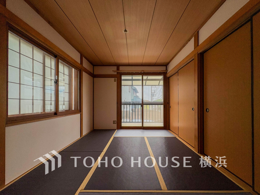 和室は有るだけでも落ち着く空間ですが、 「家族団らん」 「来客時の客間」「赤ちゃんのお昼寝」等々多目的なスペースとして活用出来る便利な空間です。