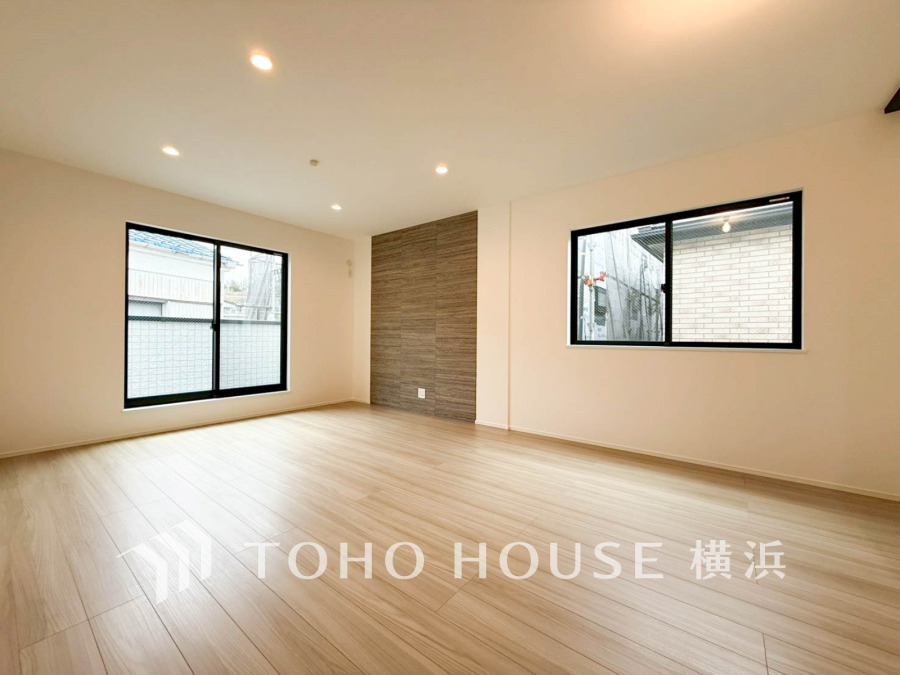 家族と過ごすひと時を溢れる光が優しく包み込むリビングダイニング。家族とともに、心穏やかに過ごすひととき。家族との時間、自分の時間を大切にできる空間がここにあります。