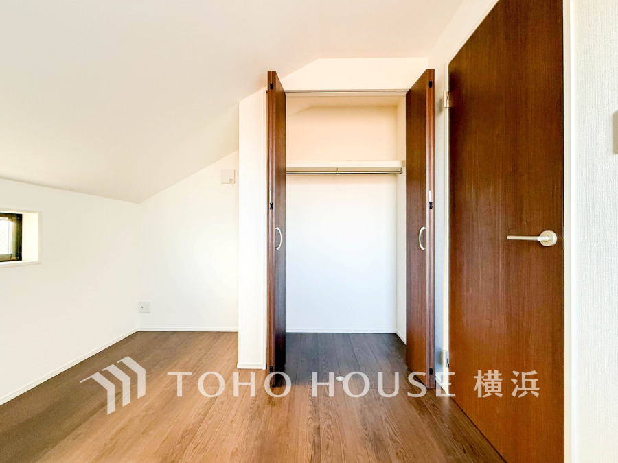 お客様の求める本当の“住み心地”とは何なのか。そのための一手間一工夫を惜しみません。街並みや周辺の環境に呼応しながら、美しく、そして毎日の暮らしを考慮した機能性の高い住まい。