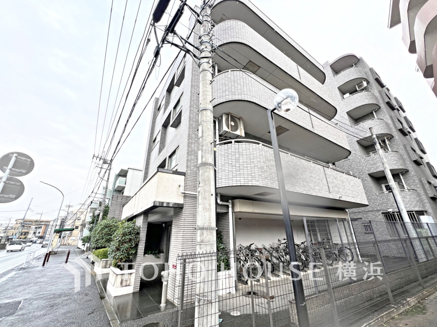 街に溶け合う美しい景観を生み出しているにも関わらず、採光や風通しを考えて設計された間取り。外観だけでなく、そこに住まうご家族の心地よさが最優先されますように。