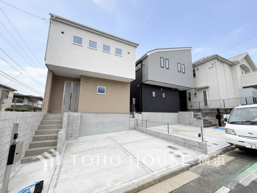 爽やかな青空の下に贅沢なほどに降り注ぐ陽光、豊かな居住性と、クオリティが見事に調和した住空間は、住まうことの喜びを感じさせてくれます。