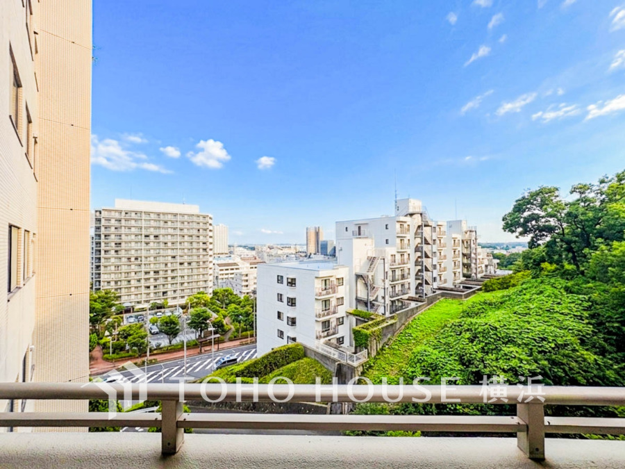 この開放感ある眺望と共に閑静な住宅街の季節感を演出する四季折々の変化を楽しめる心地よい場所となることでしょう。