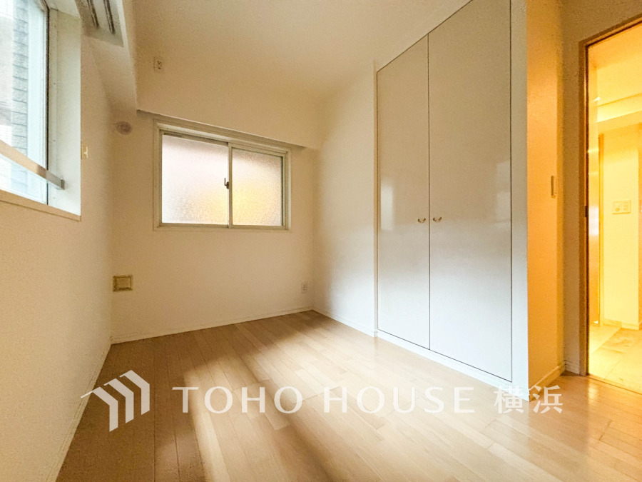 採光もアクセントの一つとして。プライベートルームにはやさしい光が射し込んでいて、この明るい好みの空間で読書をしたり、音楽を聞いたりと一人の時間も充実したものにできます。