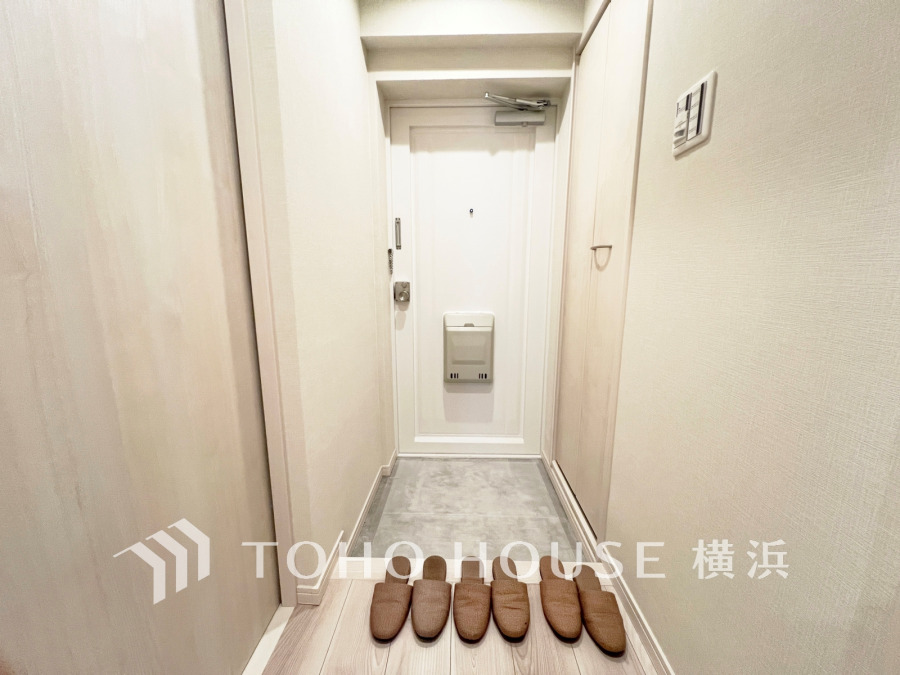 清潔感溢れる玄関がお出迎えする本邸宅の物語は、ここから始まる日常を期待させます。この場所には「希望」と「優越」で包み込んでくれる「特別」な空間があります。