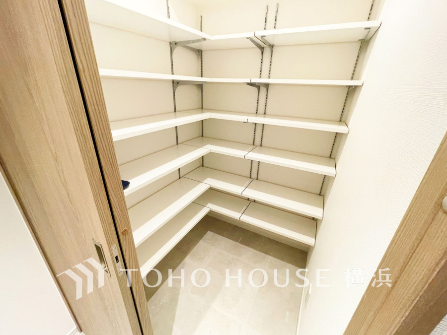 玄関には大容量のシューズインクローゼットを設置。
