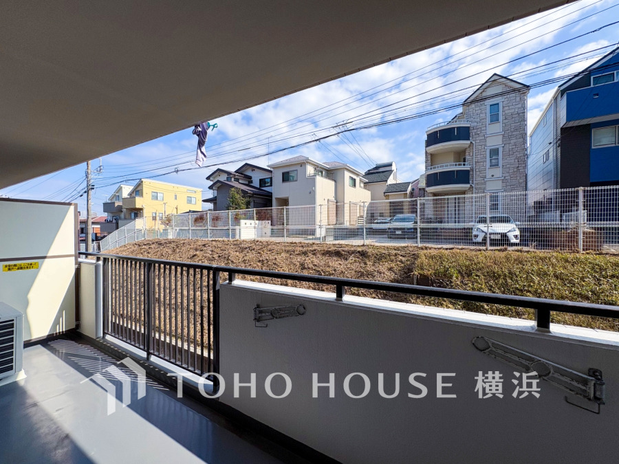 広いバルコニーは、暮らしの中での光と風を演出してくれています。見事なまでの開放的な空間をお楽しみください。