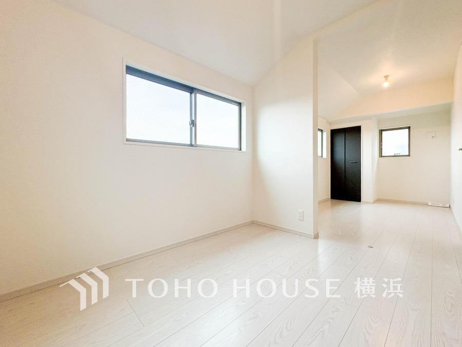 家族一人ひとりの大切なプライベート空間。趣味・感性で個性的に飾って頂けるようシンプルに仕上げてあります。自分時間を充実させながら心豊かなひとときを過ごすための大切な空間。