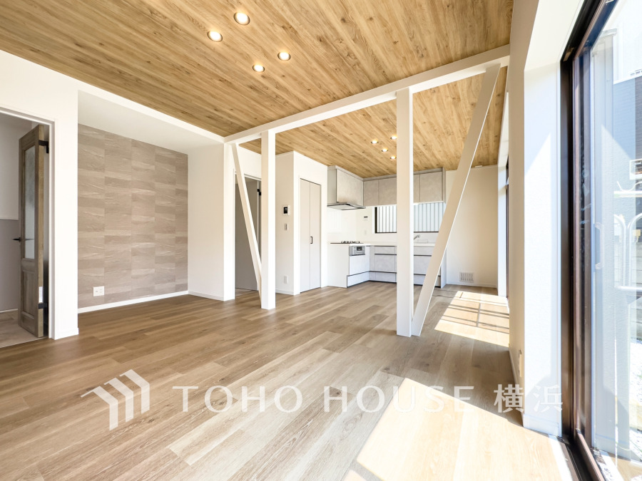 太陽の恵みを受けた明るい空間。吹きぬける風を感じながら爽やかで風通しの良い暮らしが叶います。